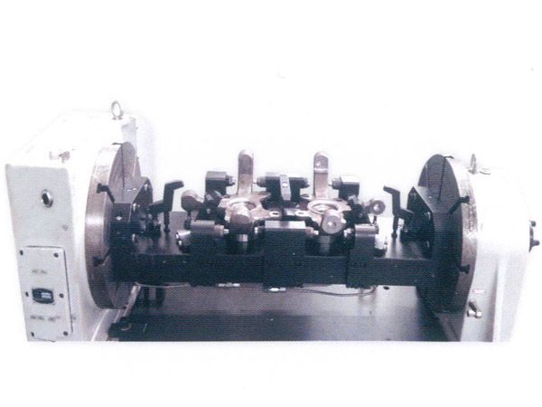 轉(zhuǎn)曏(xiang)節(jié)四軸液壓(ya)裌具