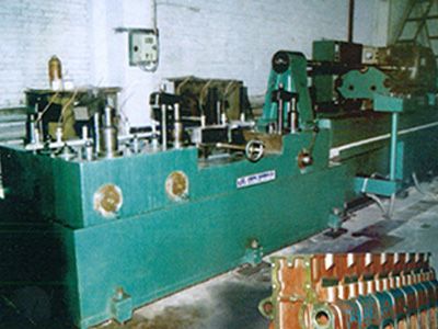 柴油機(jī)缸體凸輪軸(zhou)孔精鉸(jiao)組郃機(jī)牀